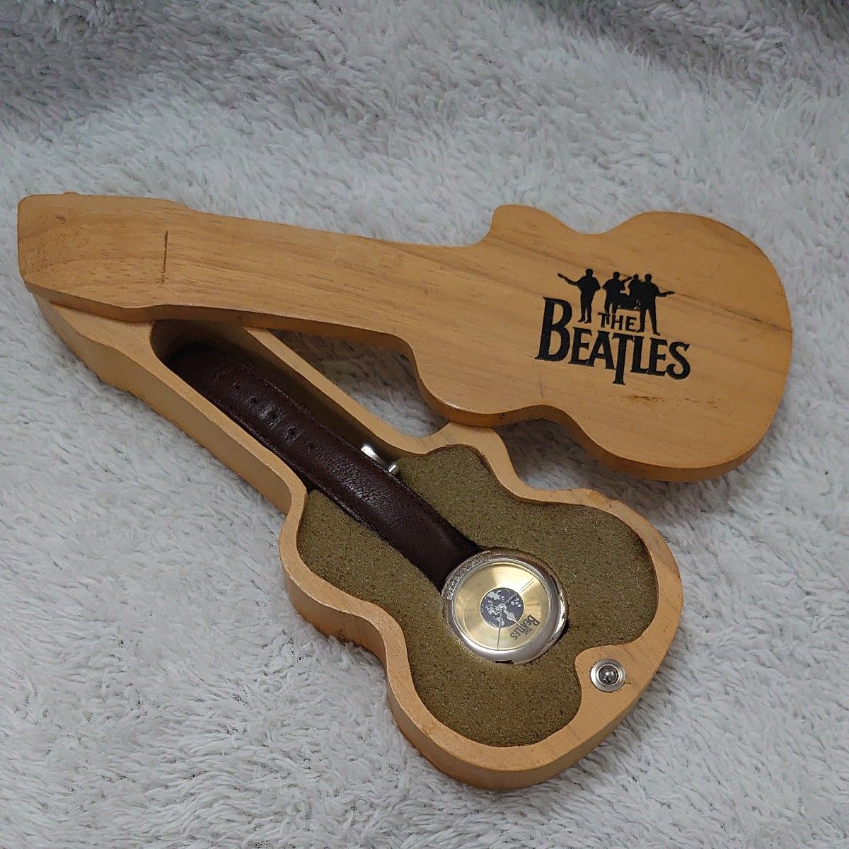 THE BEATLES ビートルズ 腕時計 木製ギターケース付き クォーツ 稼働 