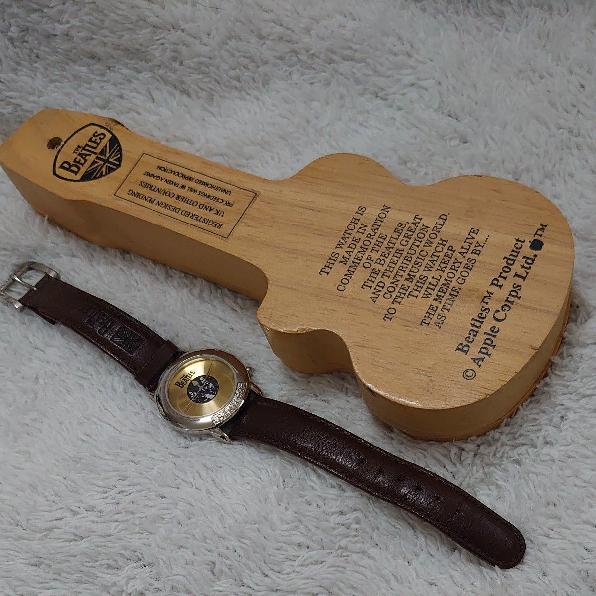 THE BEATLES ビートルズ 腕時計 木製ギターケース付き クォーツ 稼働 