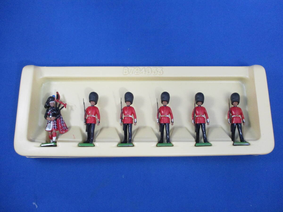 BRITAINS ブリテン社 人形 フィギュア イギリス 近衛兵 6体セット【2011】の画像3