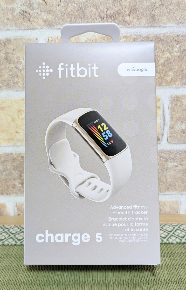 Fitbit Charge 5 新品 未開封 ルナホワイト ゴールドの画像1