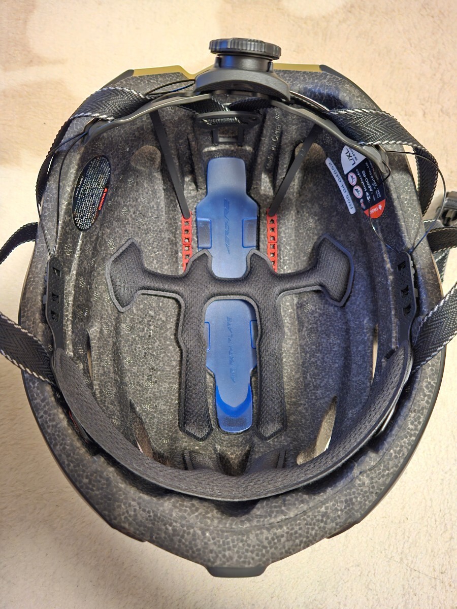 【使用少】OGK カブト aero-r2  マットブラック×ゴールド L/XL エアロR2 ロードバイク ヘルメット エアロヘルメット の画像6