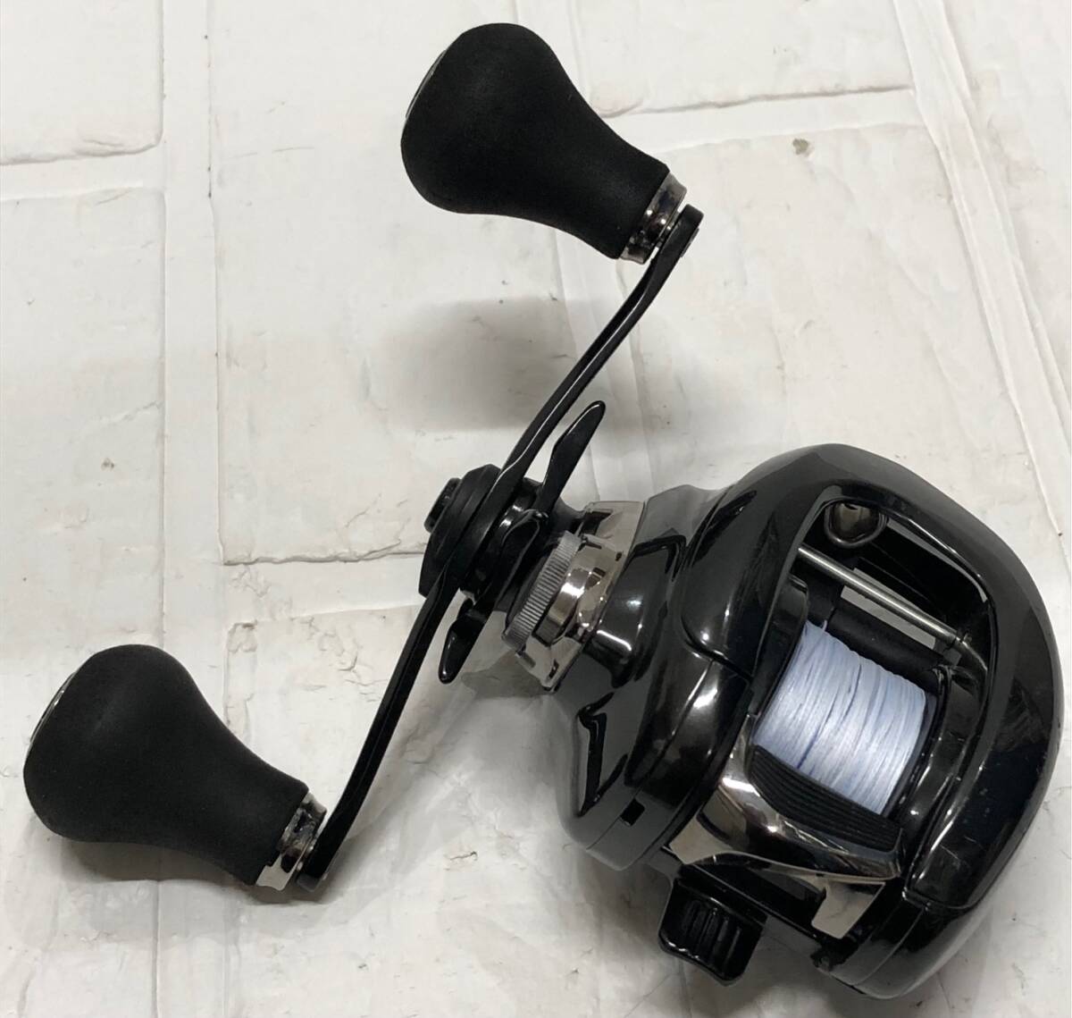 中古品 SHIMANO シマノ 23 XG アンタレス DC MONSTER DRIVE リール の画像1