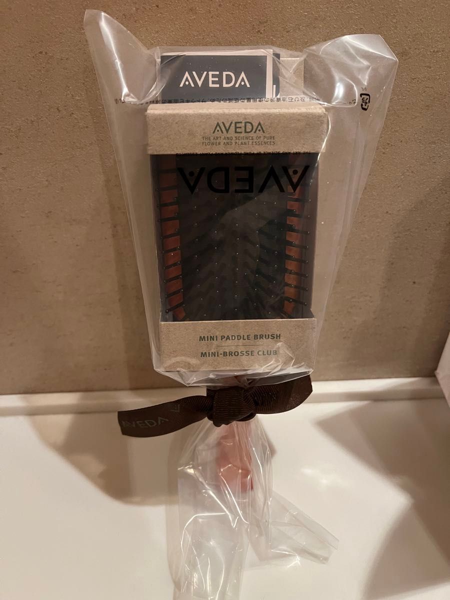 AVEDA ファミリア コラボ ミニパドル ブラシ すてきなかおり　刻印なし