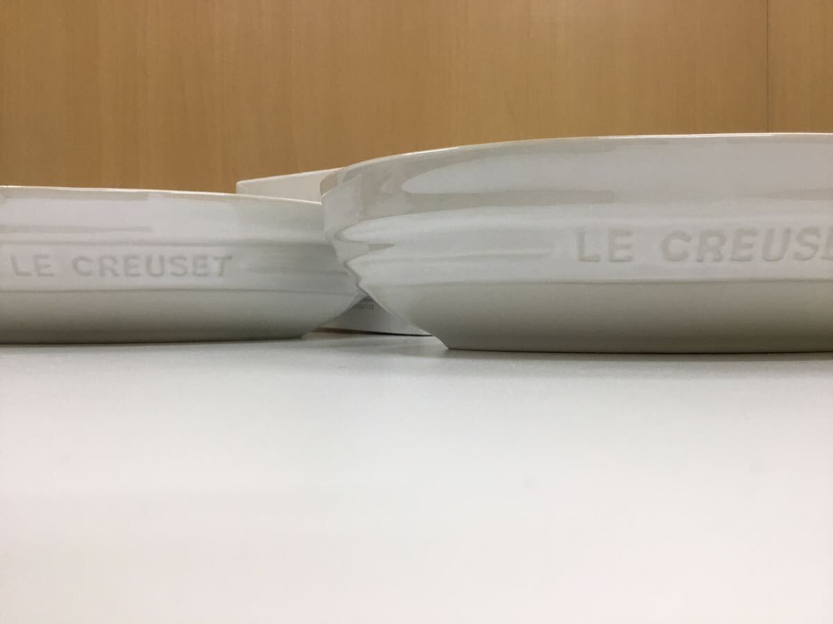 【12588】ルクルーゼ オーバルボウル 2個 LE CREUSET ホワイト 楕円皿 パスタ皿 カレー皿 皿 箱入り 未使用保管品の画像3