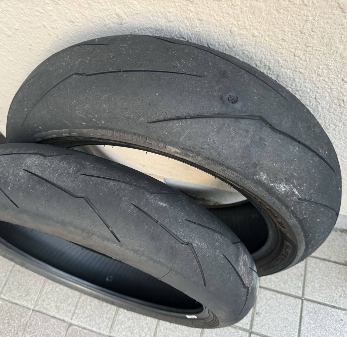 ★ PIRELLI DIABLO SUPER CORSA V3 ピレリ ディアブロ スーパーコルサ V3 SP F120/70ZR-17 R200/55-17 難あり 中古品！！の画像1