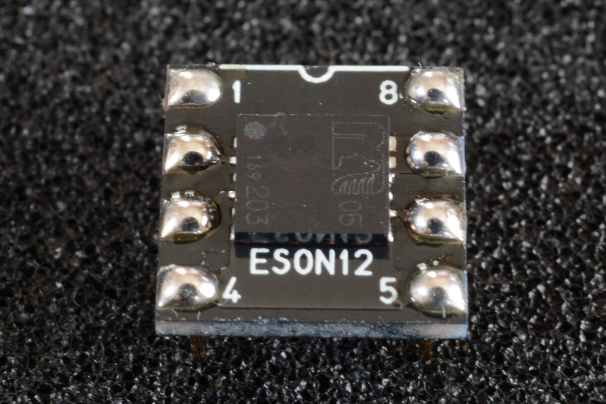 MUSES05 1回路8ピンDIP化 (超)ローハイト仕様 オーディオ用オペアンプ 2個セット ハイグレードコンデンサー装着2回路化アダプター付き_MUSES05ロゴのアップ