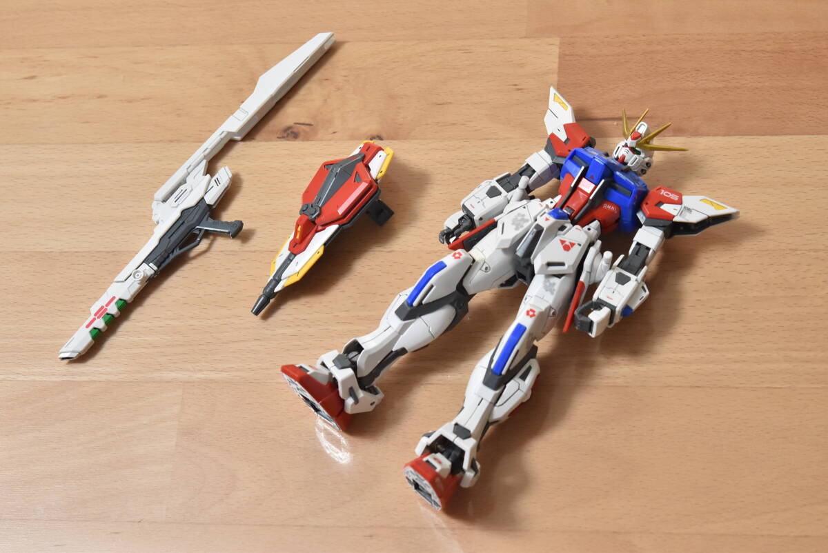 【未開封＋組立済】MG ビルドストライク + ビルドガンダム Mk－Ⅱ ユニバースブースター フルパッケージ ガンプラ ガンダム_画像3