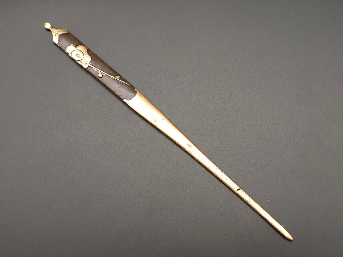 日本刀装具 笄 梅の図 細工 金工品 銅製 刀剣美術の画像1