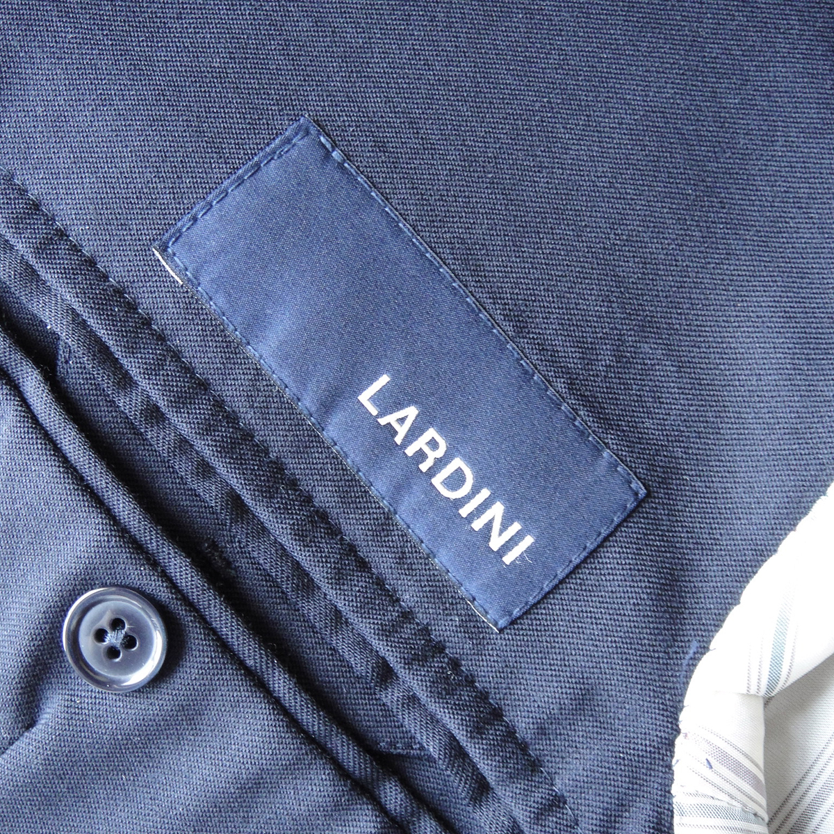 美品 ’18年モデル 44 新品ブートニエール付 LARDINI DARK NAVY SUIT WOOL 100% ラルディーニ セットアップ スーツ ネイビー 濃紺 新ロゴの画像9