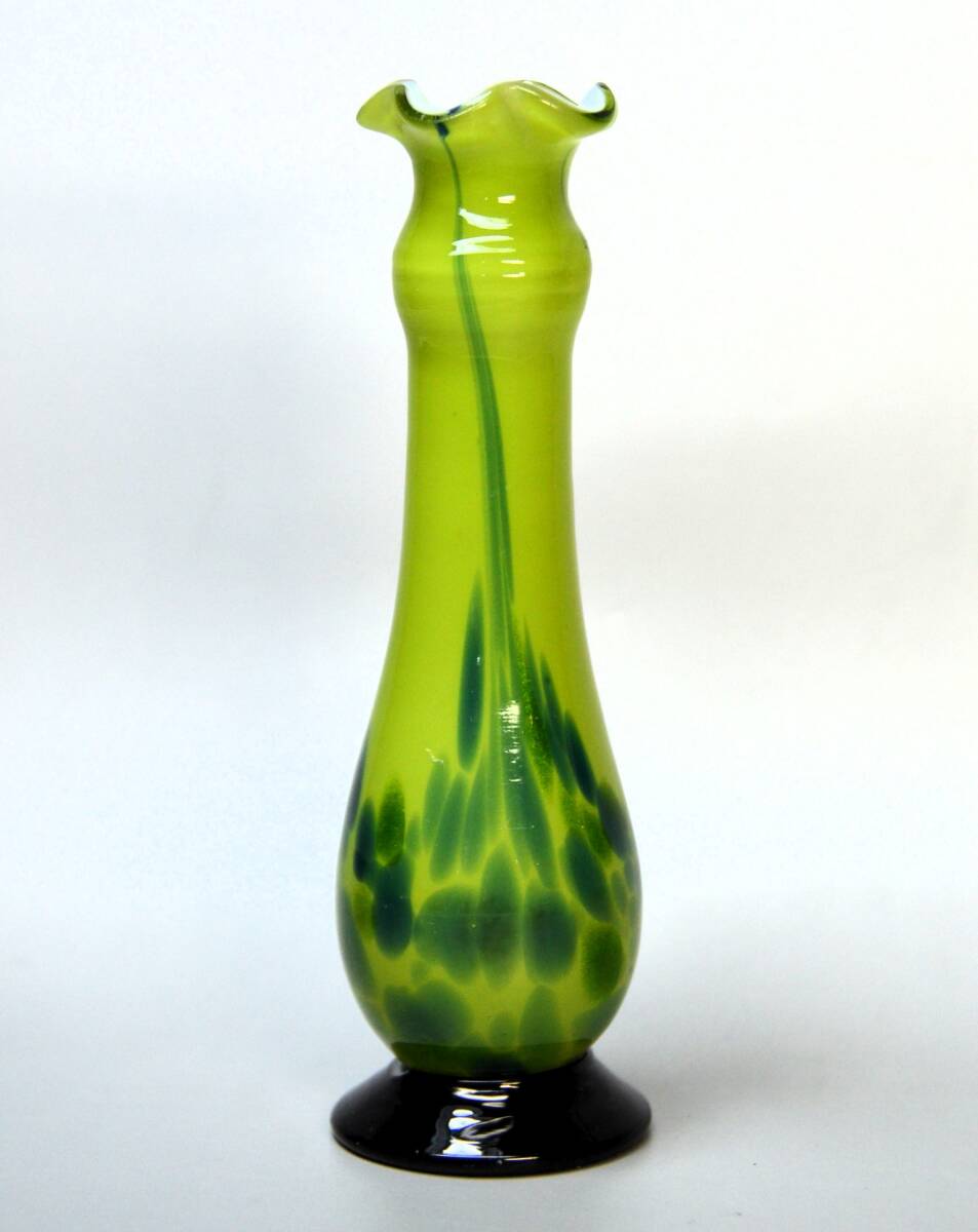 ガラス花瓶① 洒落たデザインの小さな花瓶 吹きガラス 大正ロマン 和ガラス フラワーベース 花器 美品 レトロ アンティーク   の画像2