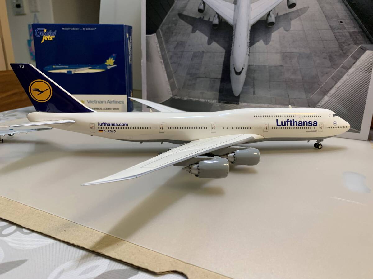 1円～ 2個セット 美品 1/200 ルフトハンザドイツ航空747-8 ヘルパ 製、1/400 ベトナム航空 A330-200 ジェミニジェッツ製の画像6