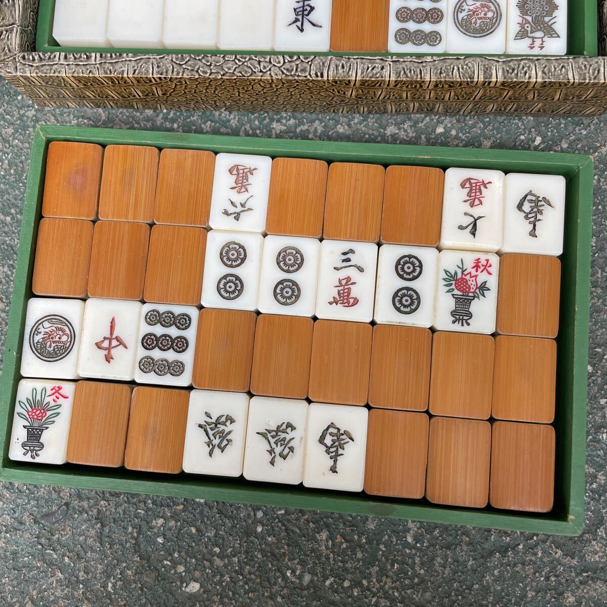 【店G-59】（現状品）麻雀セット 昭和レトロ ケース付 ボードゲーム ヴィンテージ 縦4横29高さ20㎝ 麻雀牌 麻雀パイ_画像6