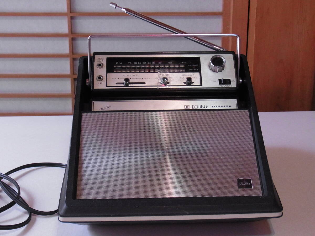 ★東芝(TOSIBA GT RADIO/IC DOUBLE)1970年代 カーラジオ ヴィンテージ 昭和レトロ 古い 昔 ジャンク扱いの画像1