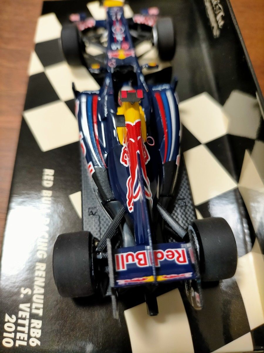 週末限定値下げMINICHAMPS ミニチャンプス1/43 レッドブルレーシングルノーRB6(2010) ベッテル