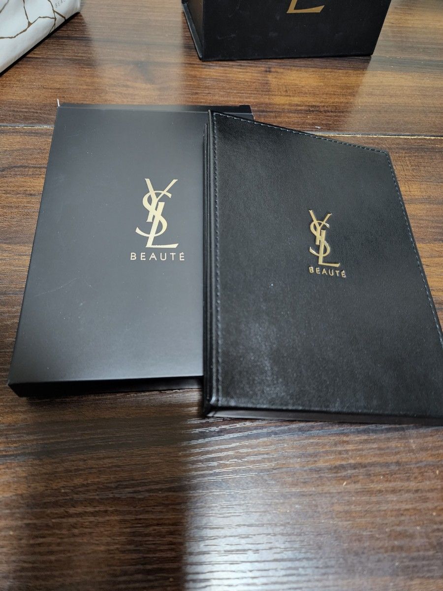 YVES SAINT  LAURENT　限定非売品　ミラー&ポーチ