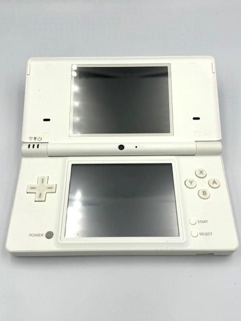 ●H79546:Nintendo　Nintendo DS i　ホワイト　TWL-001　充電器付き　ジャンク品_画像2