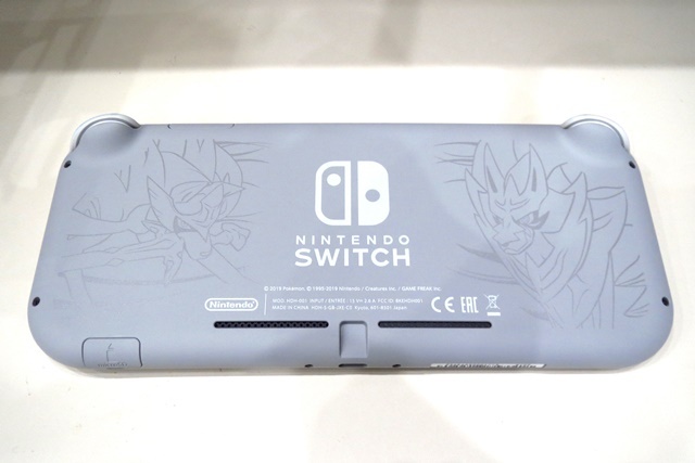 ■H78285:Nintendo Switch Lite ニンテンドースイッチ ライト ポケットモンスター ザシアン ザマゼンタ 本体 動作未確認 ジャンクの画像2