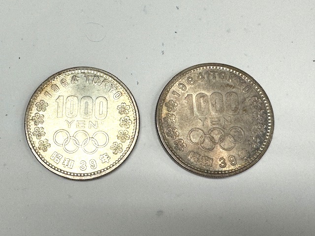 ●H78278:1000円銀貨 オリンピック 記念硬貨 古銭 昭和 2枚 おまとめ 中古の画像1