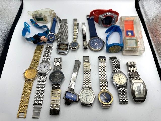 ●A78157:腕時計 大量 セット19本 ポールスミス/LEONARD/キャラクター系 まとめ売り 不動品 メンズ レディース_画像1