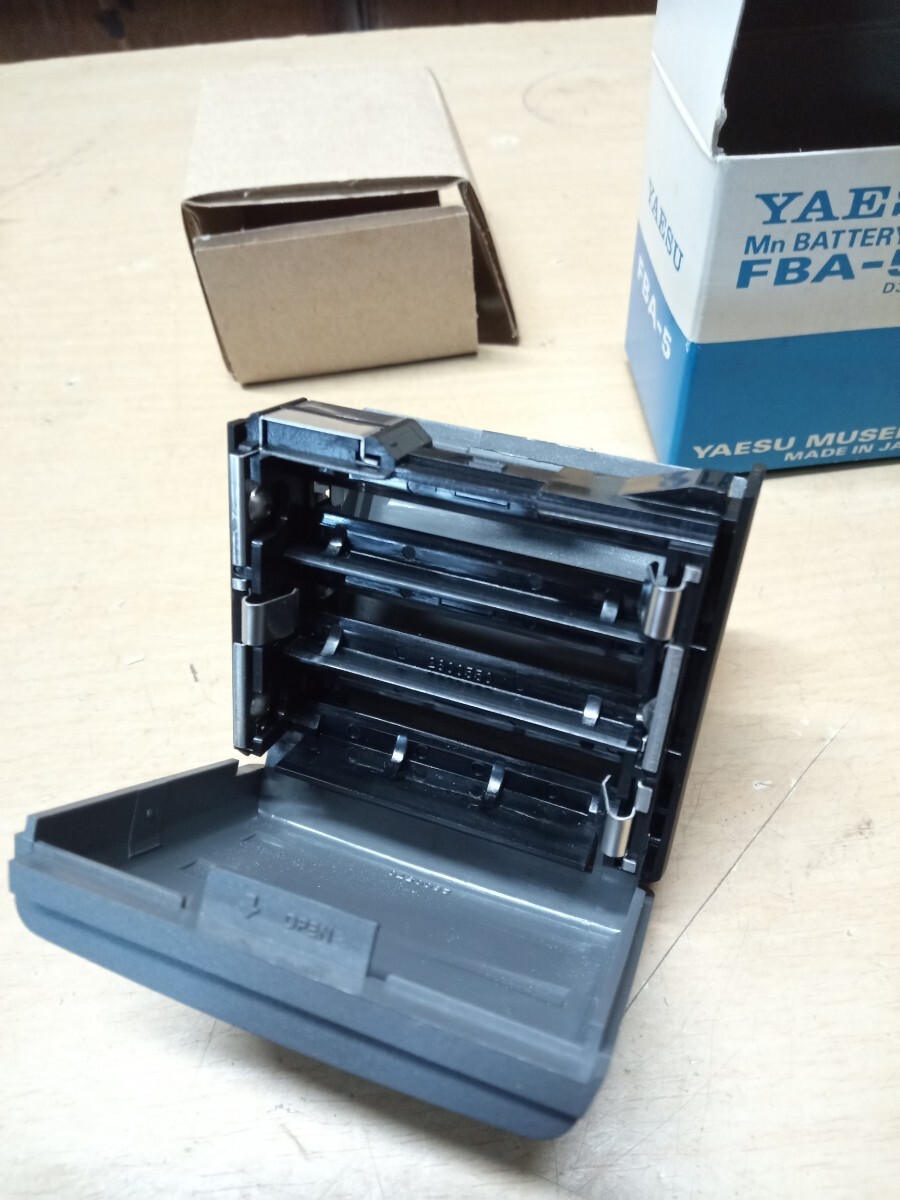 YAES FBA-5 Mn BATTERY CASE 新品未使用　現状品　バッテリーケース　無線機　ヤエス_画像2