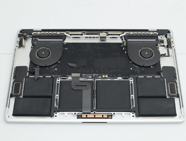 【1円スタート】Apple MacBook Pro 15インチ 2018 シルバー 2880x1800 A1990 EMC3215 ロジックボード欠品の画像7
