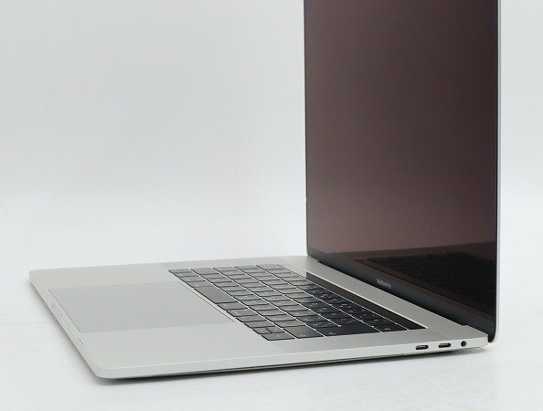 【1円スタート】Apple MacBook Pro 15インチ 2018 シルバー 2880x1800 A1990 EMC3215 ロジックボード欠品_画像4