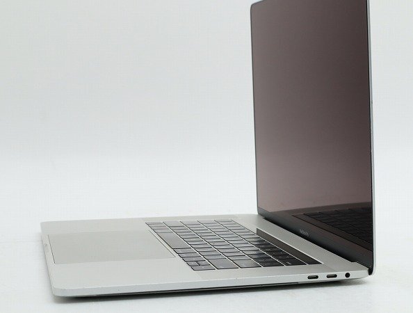 【1円スタート】Apple MacBook Pro 15インチ 2019 シルバー 2880x1800 A1990 EMC3359 ロジックボード欠品 バッテリー膨張の画像4