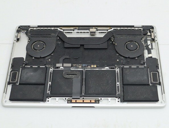 【1円スタート】Apple MacBook Pro 15インチ 2018 シルバー 2880x1800 A1990 EMC3215 ロジックボード欠品の画像7