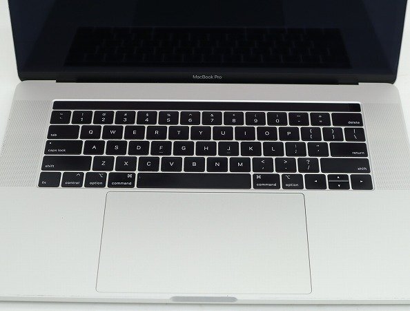 【1円スタート】Apple MacBook Pro 15インチ 2018 シルバー 2880x1800 A1990 EMC3215 ロジックボード欠品_画像2