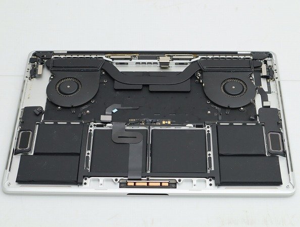 【1円スタート】Apple MacBook Pro 15インチ 2018 シルバー 2880x1800 A1990 EMC3215 ロジックボード欠品_画像7