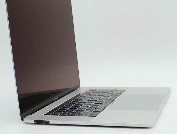 【1円スタート】Apple MacBook Pro 15インチ 2018 シルバー 2880x1800 A1990 EMC3215 ロジックボード欠品_画像5