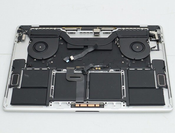 【1円スタート】Apple MacBook Pro 15インチ 2018 シルバー 2880x1800 A1990 EMC3215 ロジックボード欠品の画像7