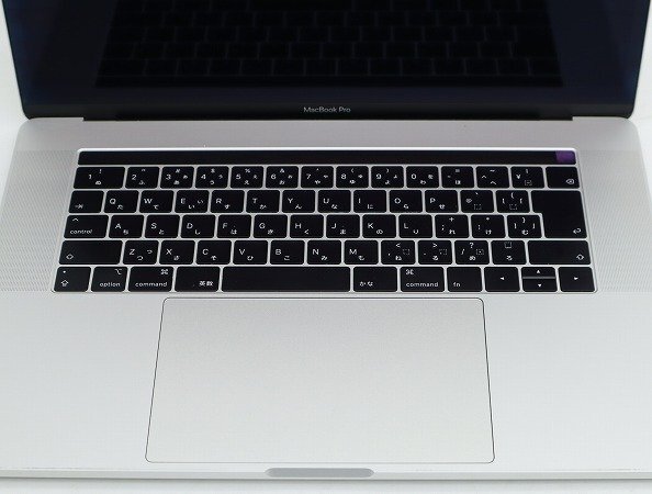 【1円スタート】Apple MacBook Pro 15インチ 2018 シルバー 2880x1800 A1990 EMC3215 ロジックボード欠品_画像2