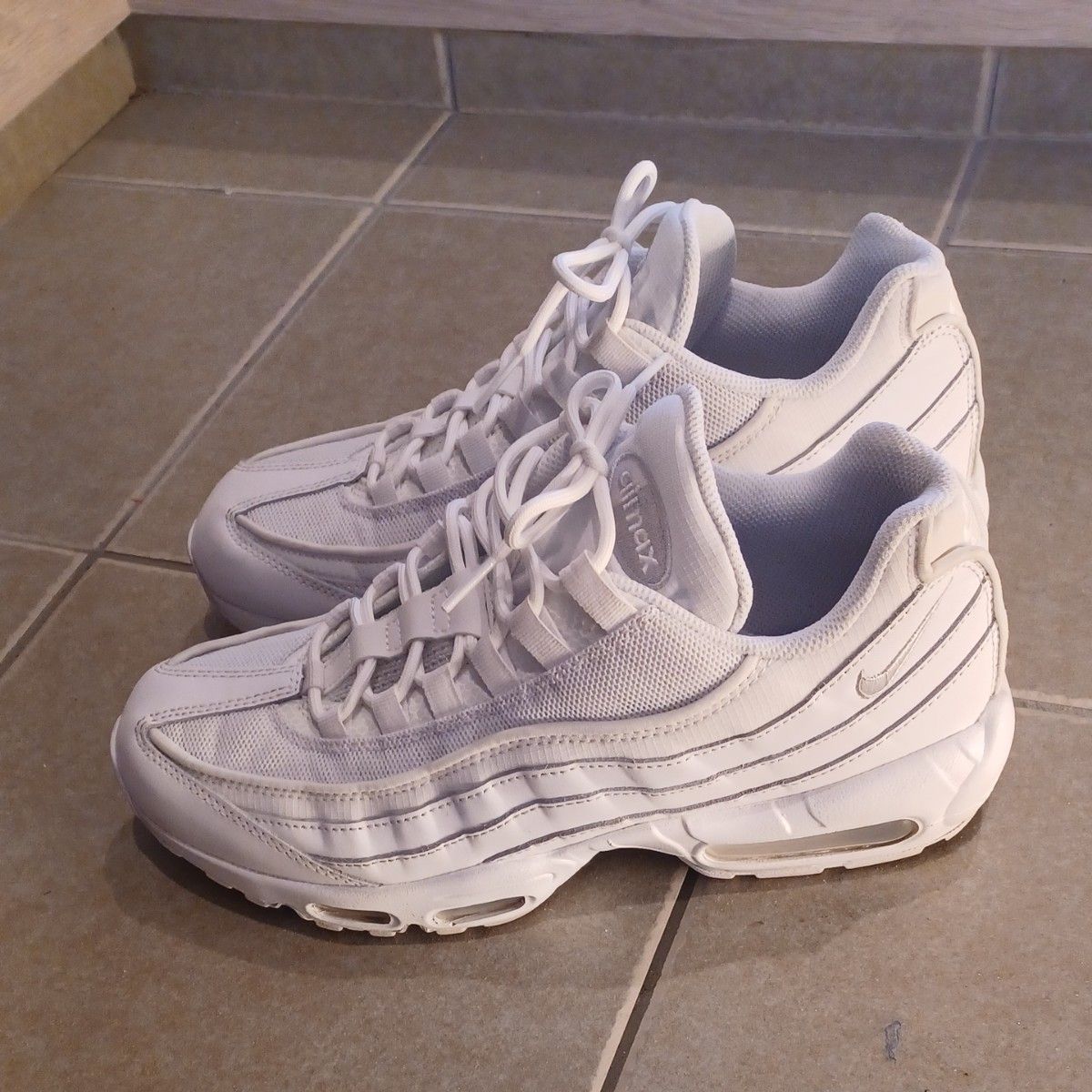 NIKE エアマックス95 ホワイト28cm|Yahoo!フリマ(旧PayPayフリマ) NIKE エアマックス95 ホワイト28cm|Yahoo!フリマ(旧PayPayフリマ)