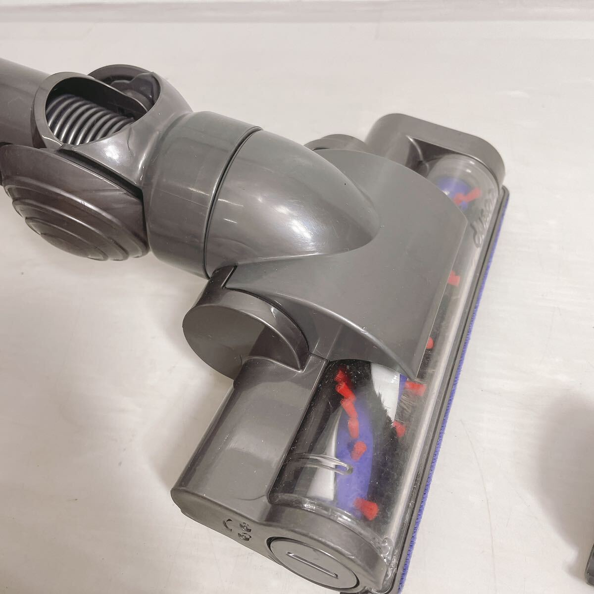 動作OK◆Dyson /ダイソン コードレスハンディクリーナー 掃除機 DC34 付属部品多数◆P-Iの画像3