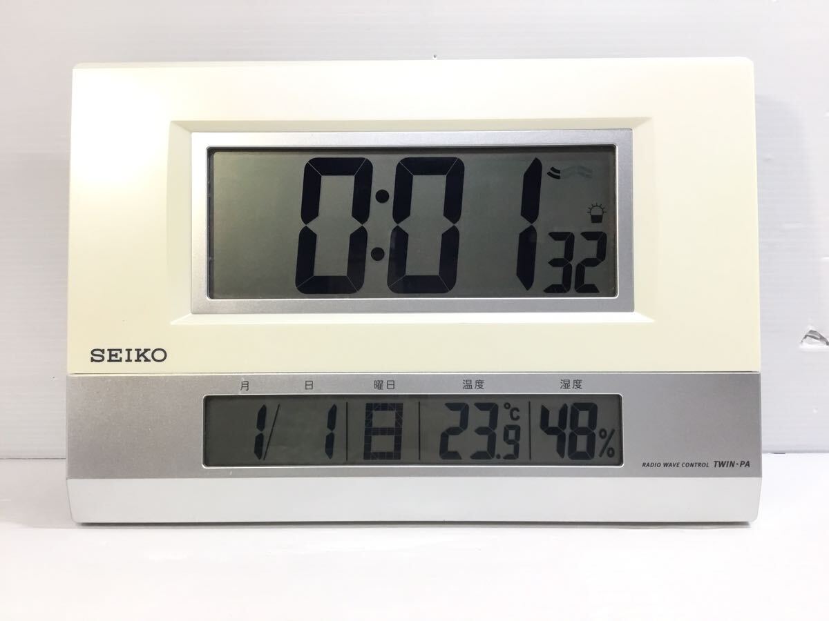 [K-2024]SEIKO 電波 デジタル 掛け時計★SQ41 4W セイコー 通電OK☆温度 湿度 売り切り 1円スタート♪_画像1