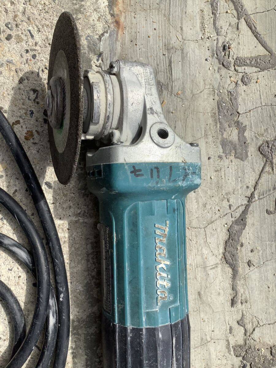 1円スタート♪ 通電OK!! マキタ makita 100mmディスクグラインダ GA4033 100v 7.4A 50-60Hz 別途電気工具出品中!! 売り切り♪ の画像2