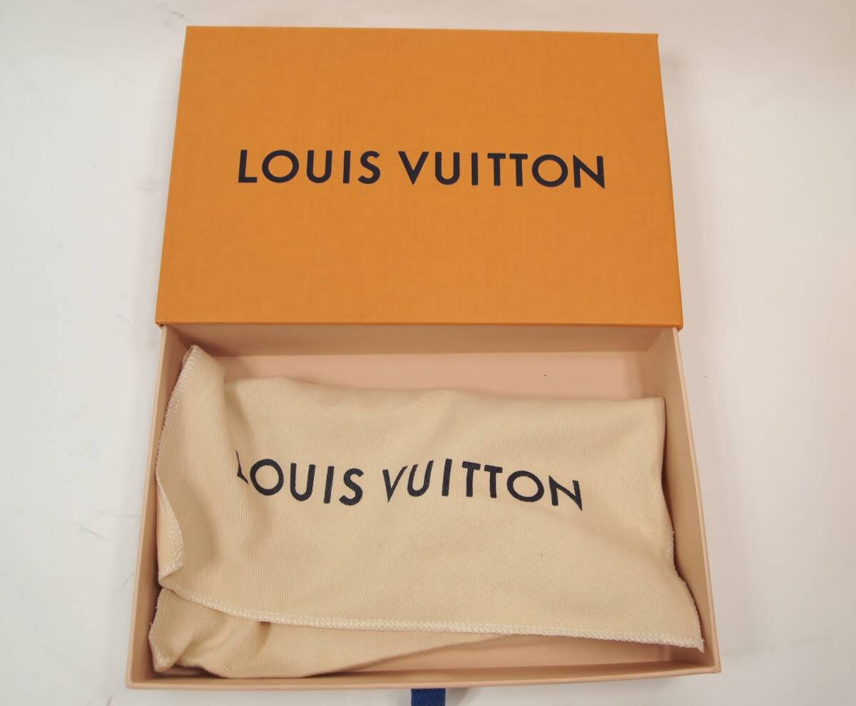 中古　ルイ・ヴィトン　LOUIS VUITTON　エピ　長財布の　箱　ジョッパー紙袋　　保存用　フェルト袋　メッセージカード　冊子付属_画像4