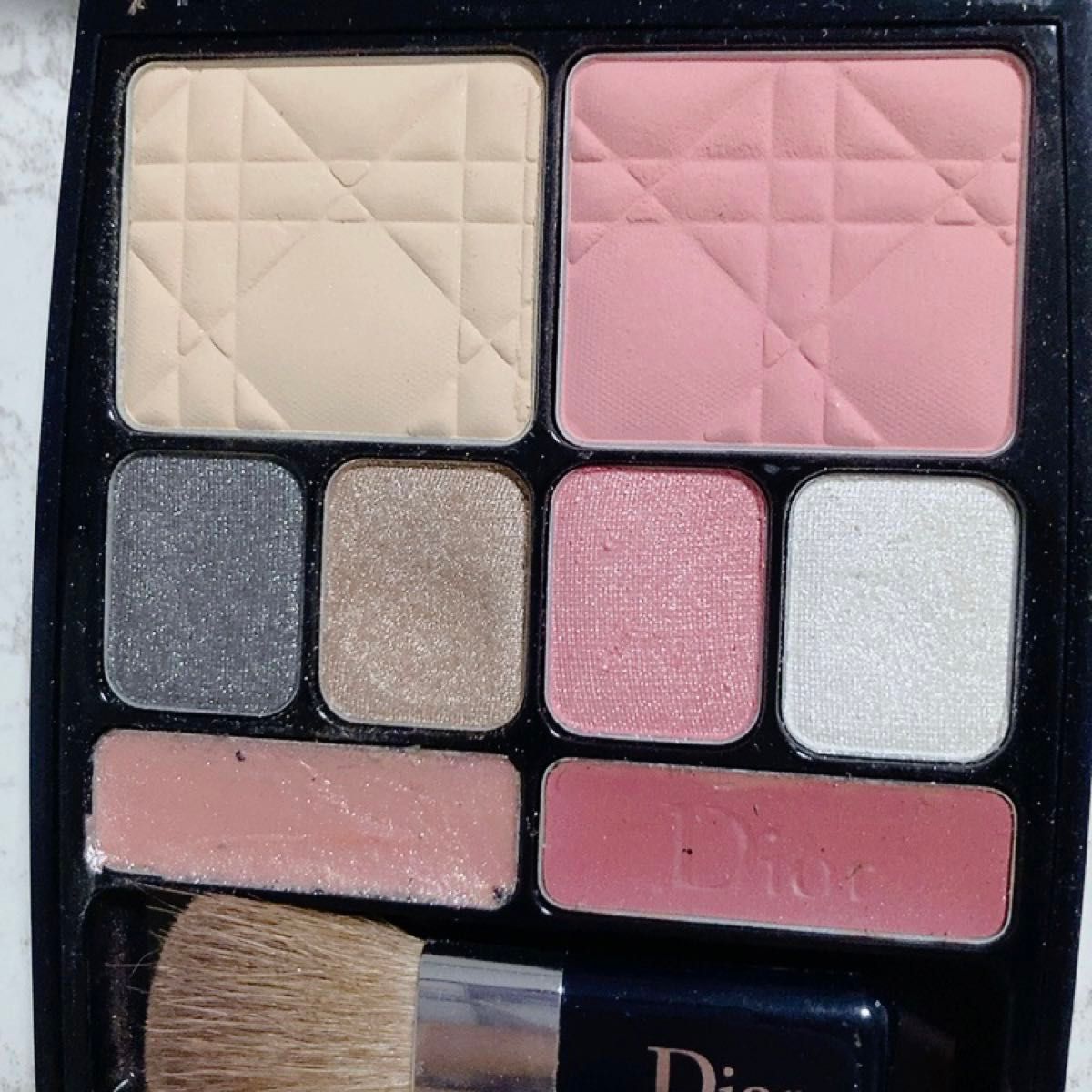 Dior マルチメイクパレット　アイシャドウ チーク ハイライト 口紅