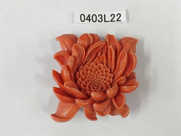 0403L22　本珊瑚　サンゴ　帯留＆ブローチ　彫刻品　約42.3ｇ