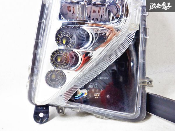 点灯OK！！トヨタ純正 ZVW50 プリウス 前期 LED フォグランプ フォグライト 右 運転席 KOITO 47-83 即納 棚D10E_画像3