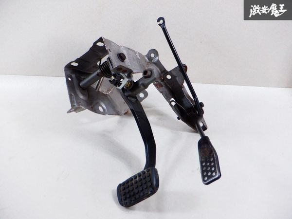 DAIHATU 純正 LA-L880K コペン 年式 2004 EG型式 JB-DET 4FT カラーNo N05トリムNo FAN1 アクセルペダル ブレーキペダル セット 棚F10_画像1