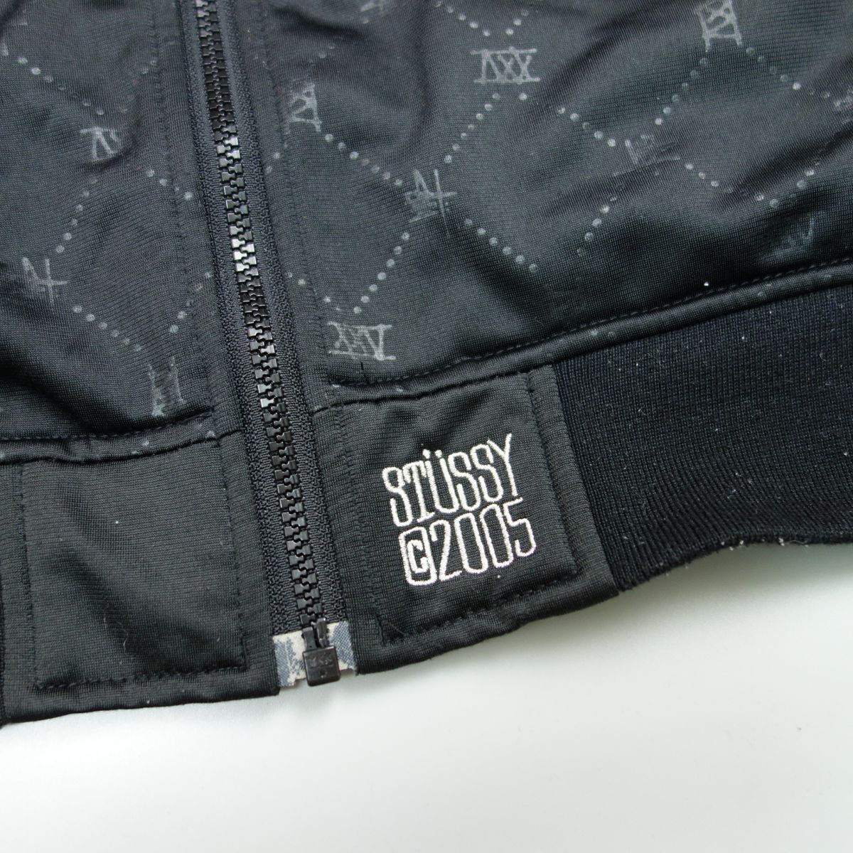00s STUSSY ステューシー 2005 ロゴ総柄ジップアップジャージジャケット トラックジャケット M ブラック メンズ_画像8