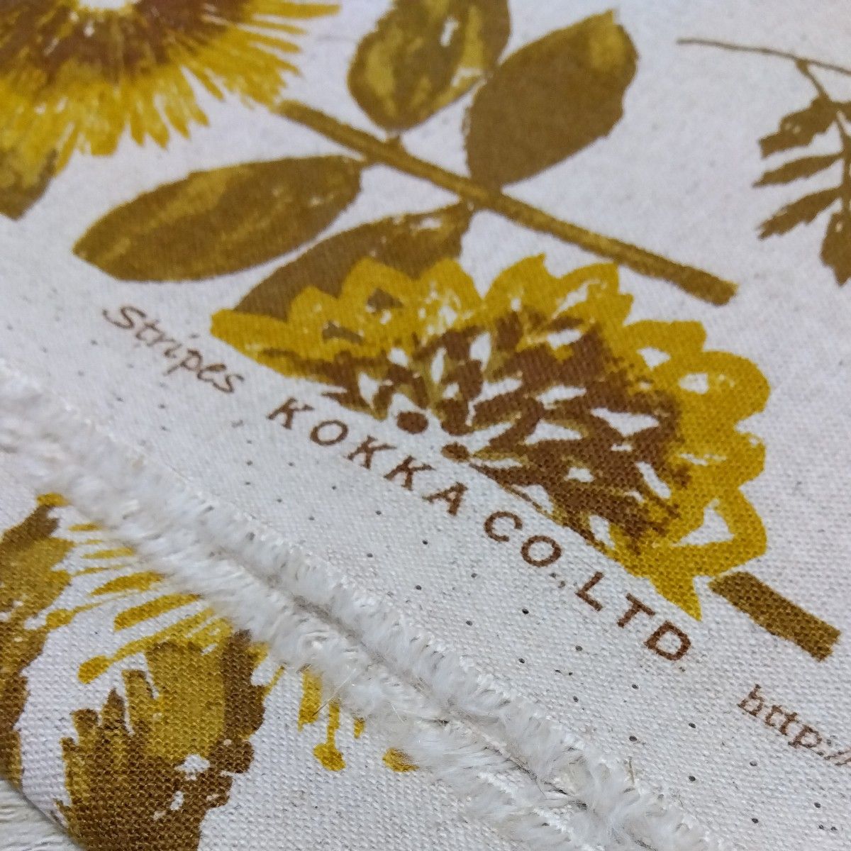 KOKKA 　北欧風フラワー　ボタニカル　綿麻キャンバス　コットンリネン 　フラワー花柄