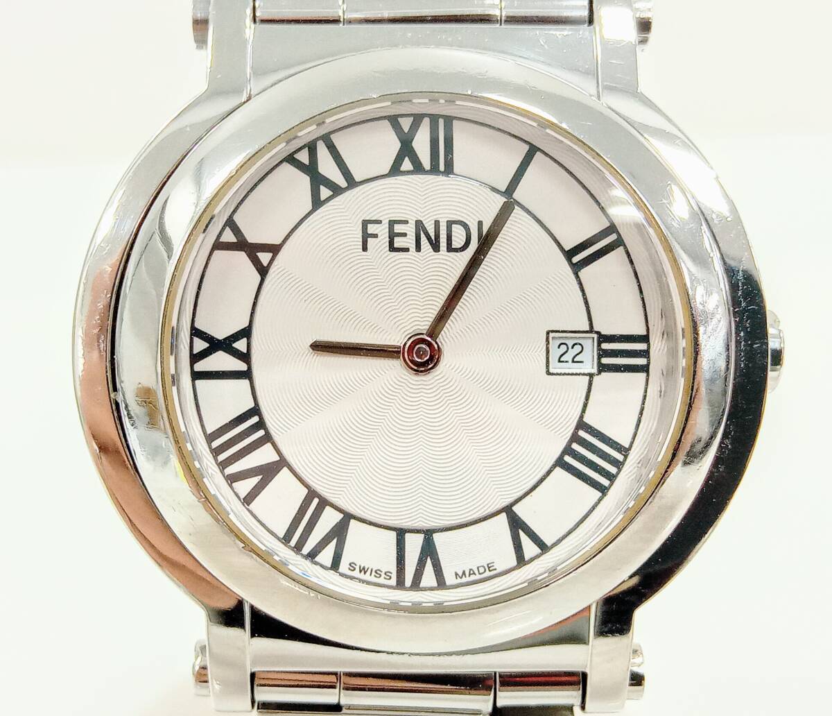 ジャンク 【稼働品】FENDI 003-6100G-211 腕時計 レディース シルバー 2針 デイト 白文字盤の画像1