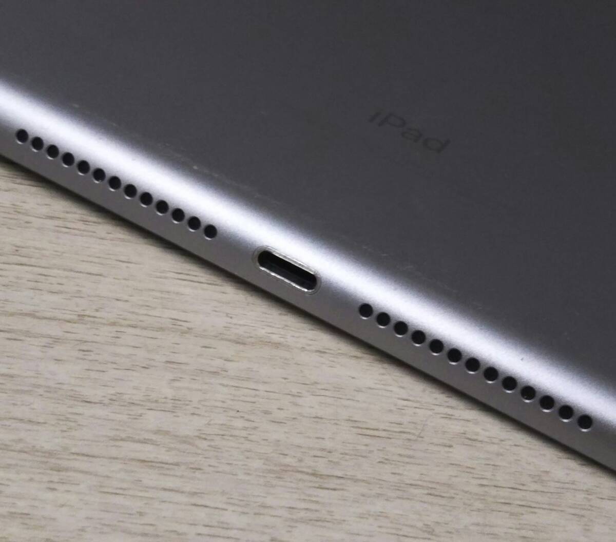ジャンク Apple iPad 第6世代 32GB au SIMロック有 動作確認済 MR6N2J/A バッテリ劣化有 利用制限「〇」OS iPad OS 17.3.1 歪み有 初期化済_画像6