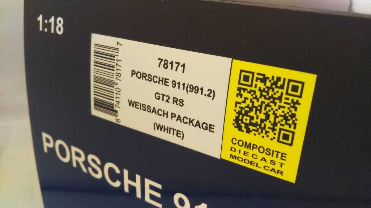 AUTOart 1/18 ポルシェ 911 (991.2) GT2 RS ヴァイザッハ・パッケージ ホワイト/カーボンブラック オートアートの画像8