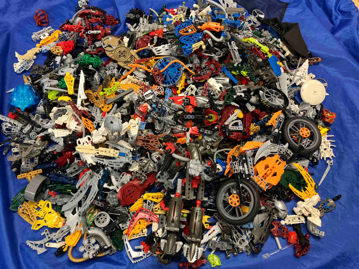 LEGO レゴ バイオニクル系 バラバラ パーツ 大量 5kg以上 まとめ売り ※BIONICLE ヒーローファクトリー ロボット マスク パーツ取りにもの画像1