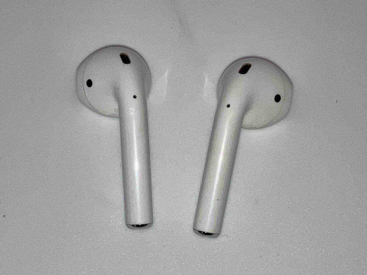 Apple MV7N2J/A AirPods with Charging Case MV7N2J/A ヘッドホン・イヤホン_画像5