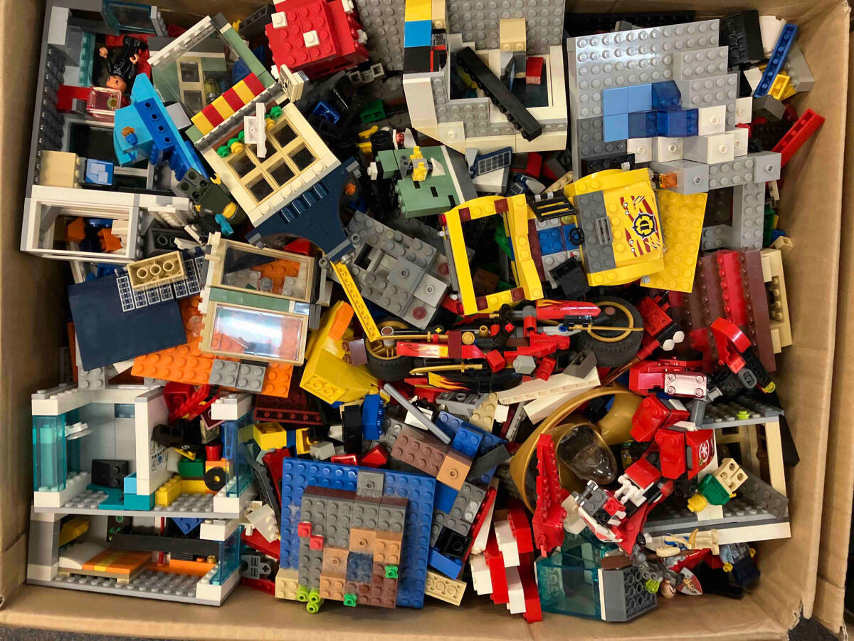 送料1010円 LEGO レゴ バラバラ ブロック プレート ミニフィグ パーツ取り 大量100kg以上まとめ売り※シティ ニンジャゴー お城シリーズの画像2